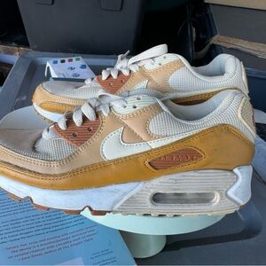 Nike Sneakers in Cream and Tan
